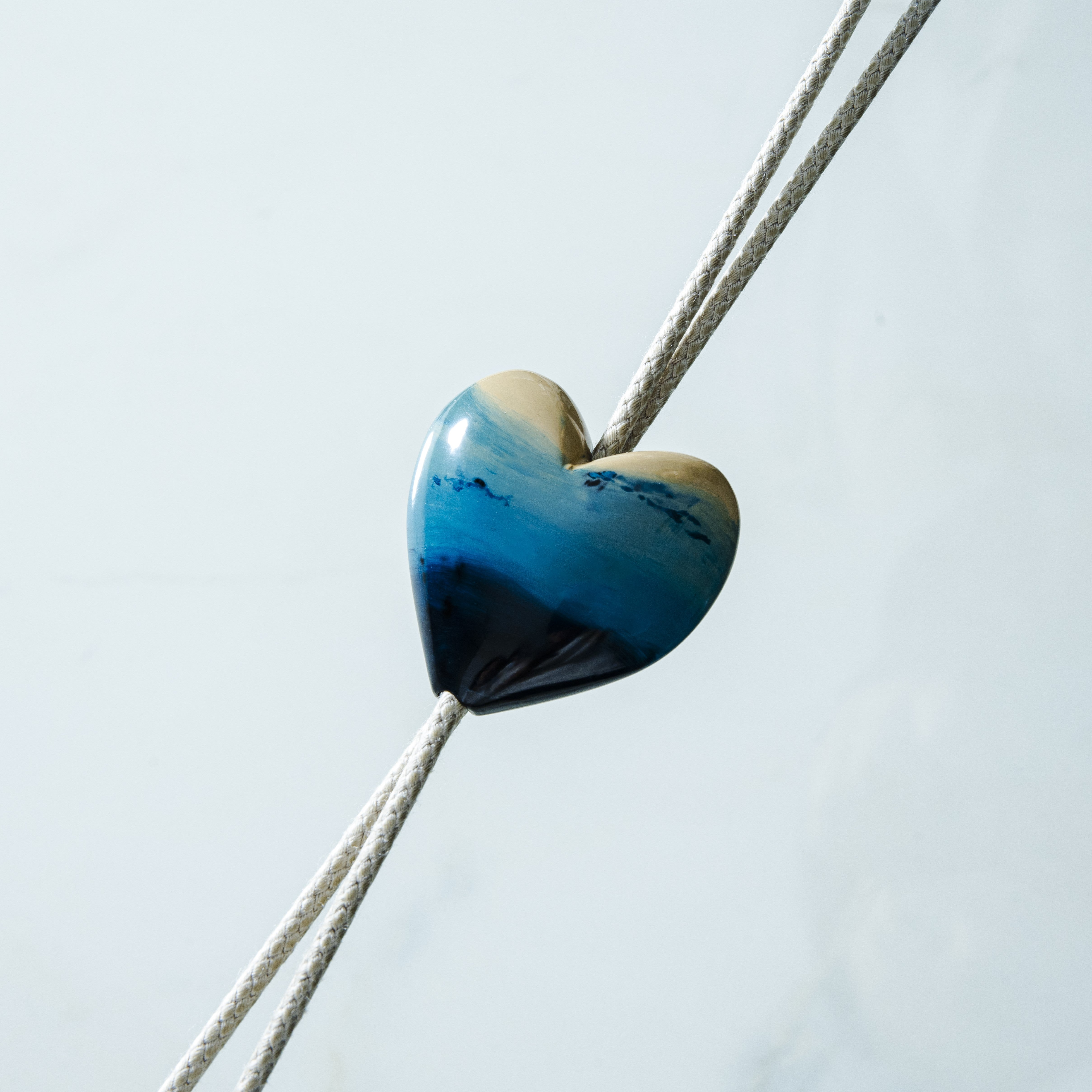 Lacquered Heart-shaped Loop Tie(Large) – AISHITERU